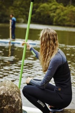JOBE Neopren Top Damen 1.5 Mm -DE Surfausrüstung Verkäufe 2024 300017250 lifestyle 2 big 1260x1260