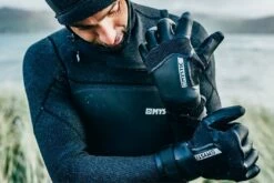 Mystic Supreme Glove 5mm 5Finger Precurved 7 Mystic Supreme Glove 5mm 5Finger Precurved -DE Surfausrüstung Verkäufe 2024 99101 ff550831cfe5e24de093741bdc42beed023c88ed 1260x1260