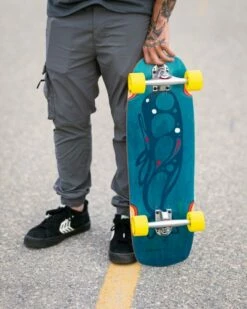 Loaded Ballona Moby Complete -DE Surfausrüstung Verkäufe 2024 Loaded Ballona action lifestyle 03 Moby bei brettsport de 1260x1260