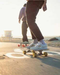 Loaded Ballona Moby Complete -DE Surfausrüstung Verkäufe 2024 Loaded Ballona action lifestyle 10 Moby Willy bei brettsport de 1260x1260